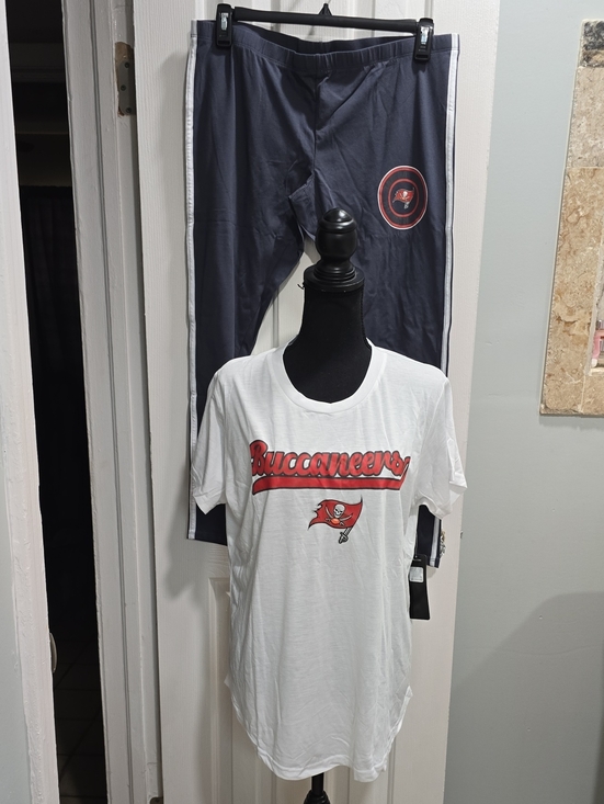 NFL Other - Tampa Bay Buccaneers Pajama Set Size XL